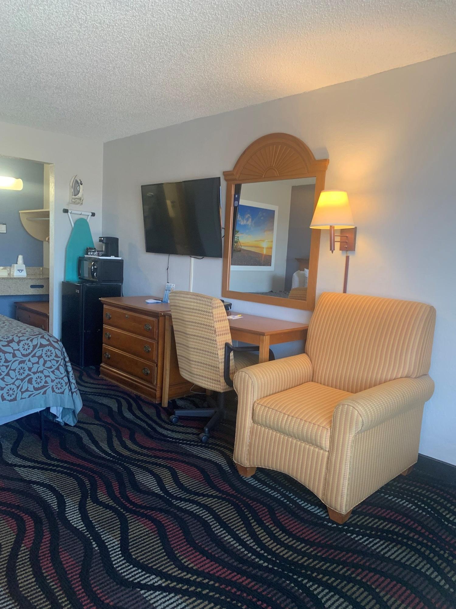 Days Inn By Wyndham Fort Myers Bagian luar foto
