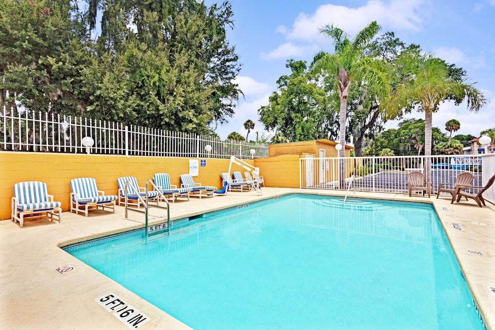 Days Inn By Wyndham Fort Myers Bagian luar foto