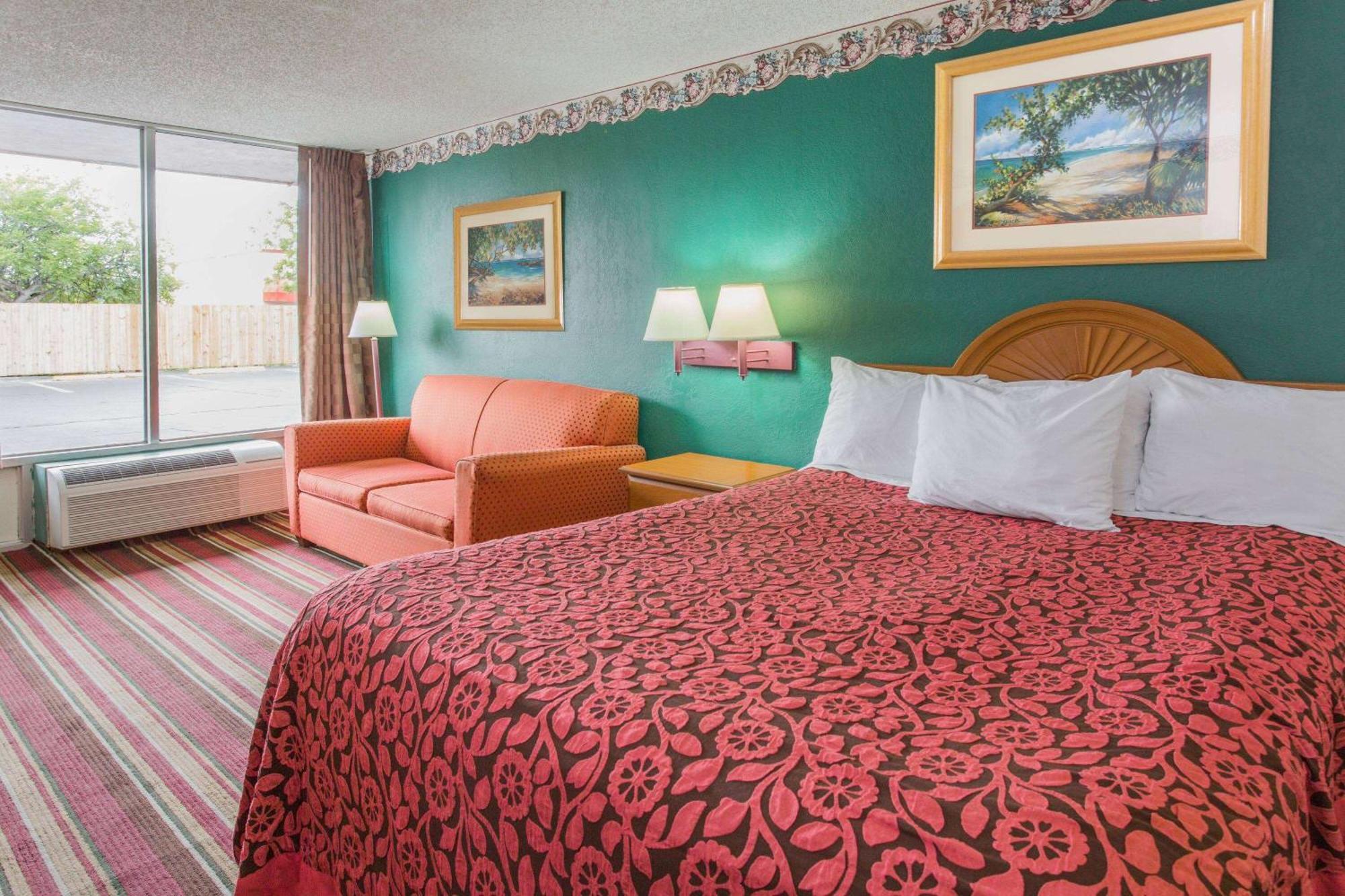 Days Inn By Wyndham Fort Myers Bagian luar foto