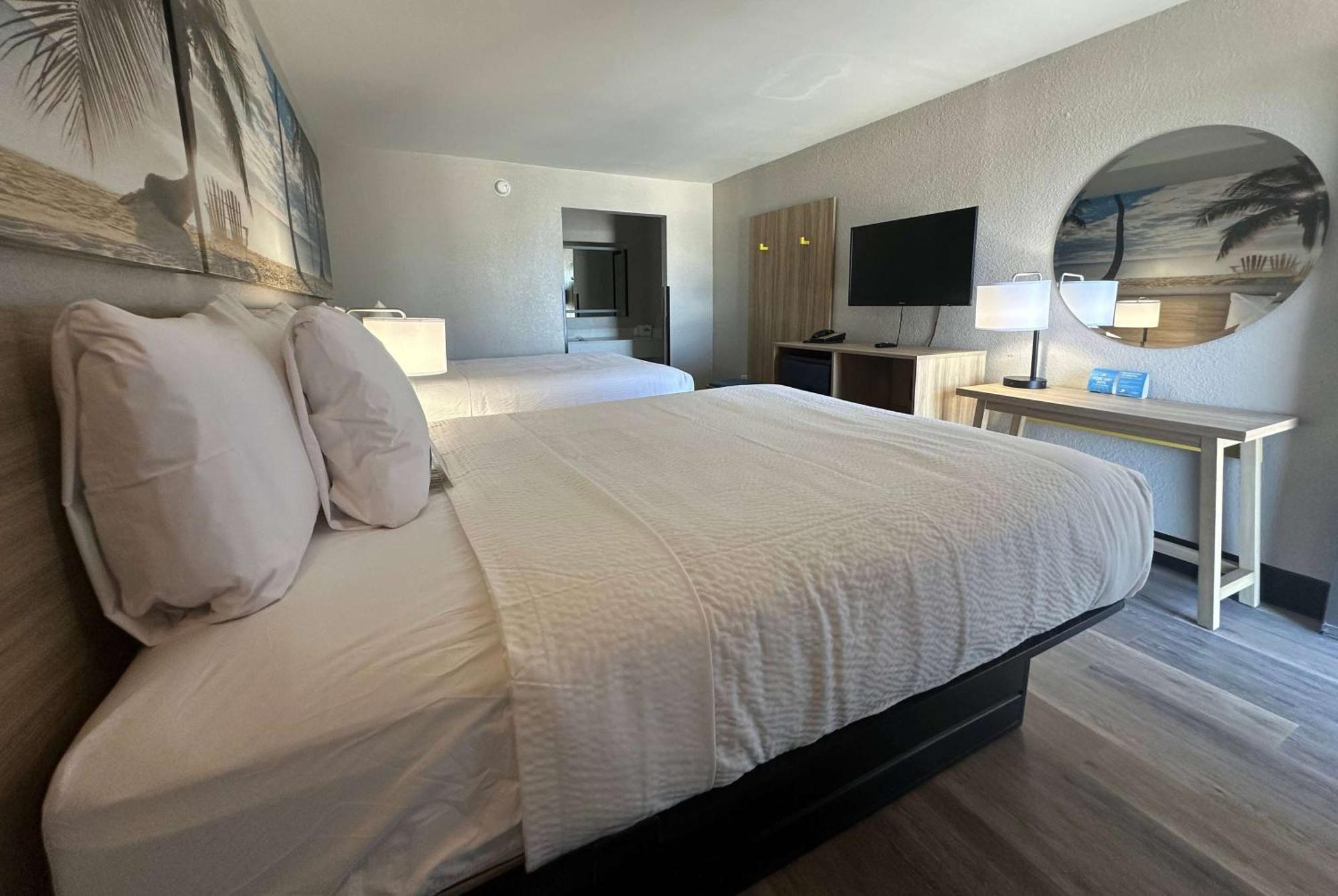 Days Inn By Wyndham Fort Myers Bagian luar foto