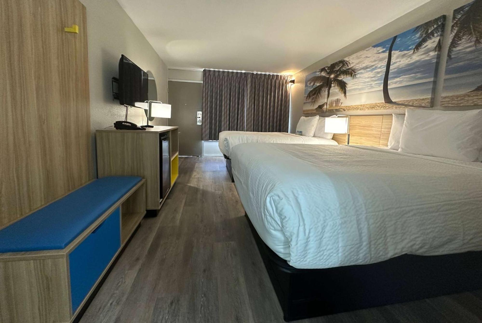 Days Inn By Wyndham Fort Myers Bagian luar foto