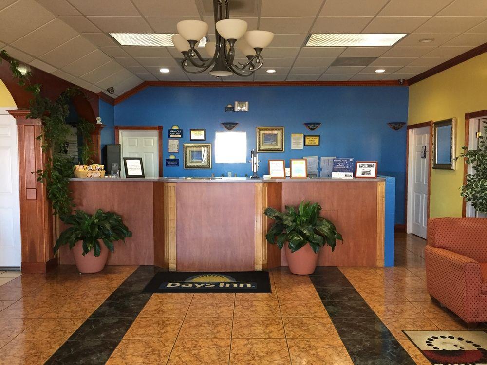Days Inn By Wyndham Fort Myers Bagian luar foto
