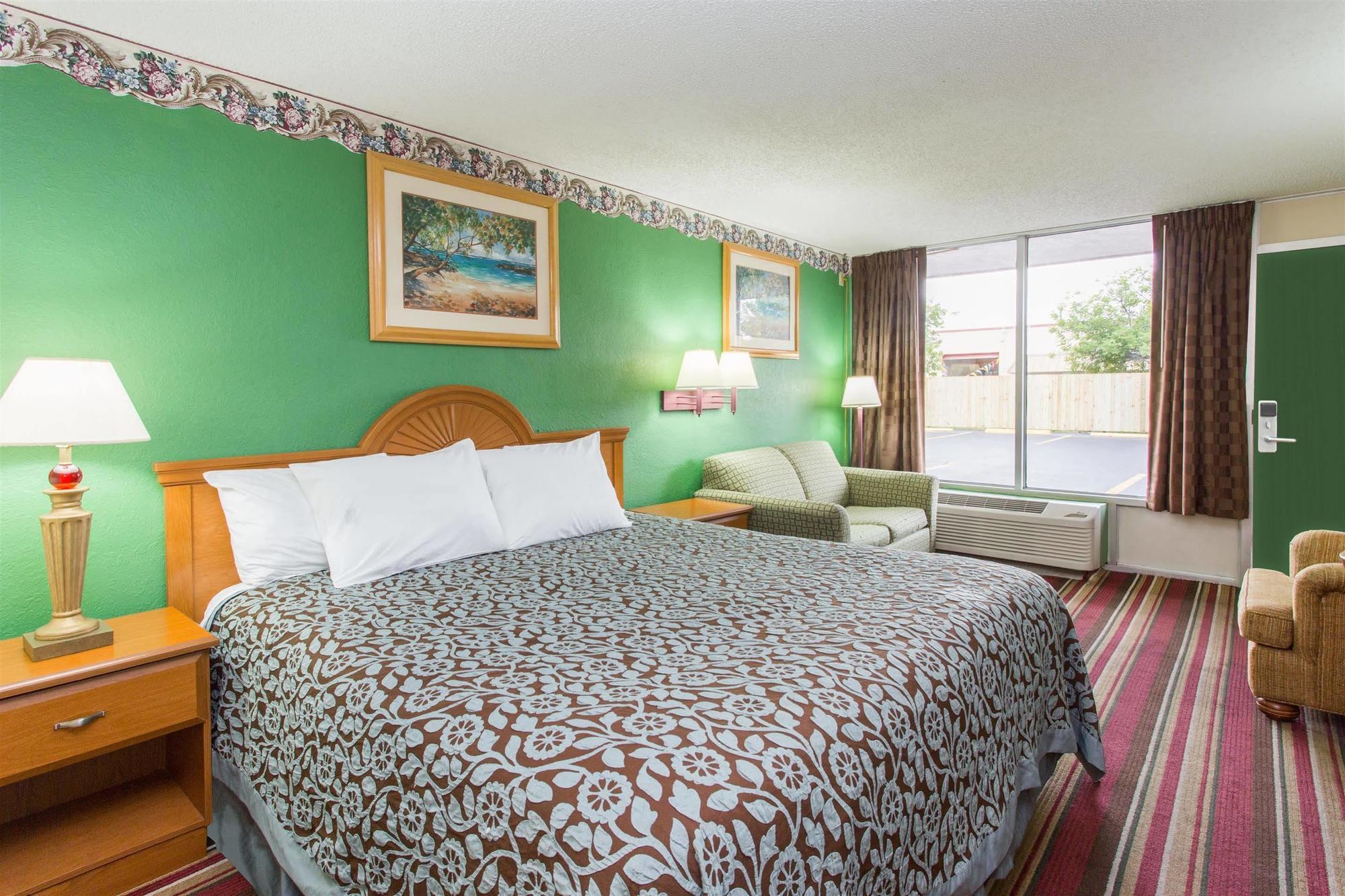 Days Inn By Wyndham Fort Myers Bagian luar foto
