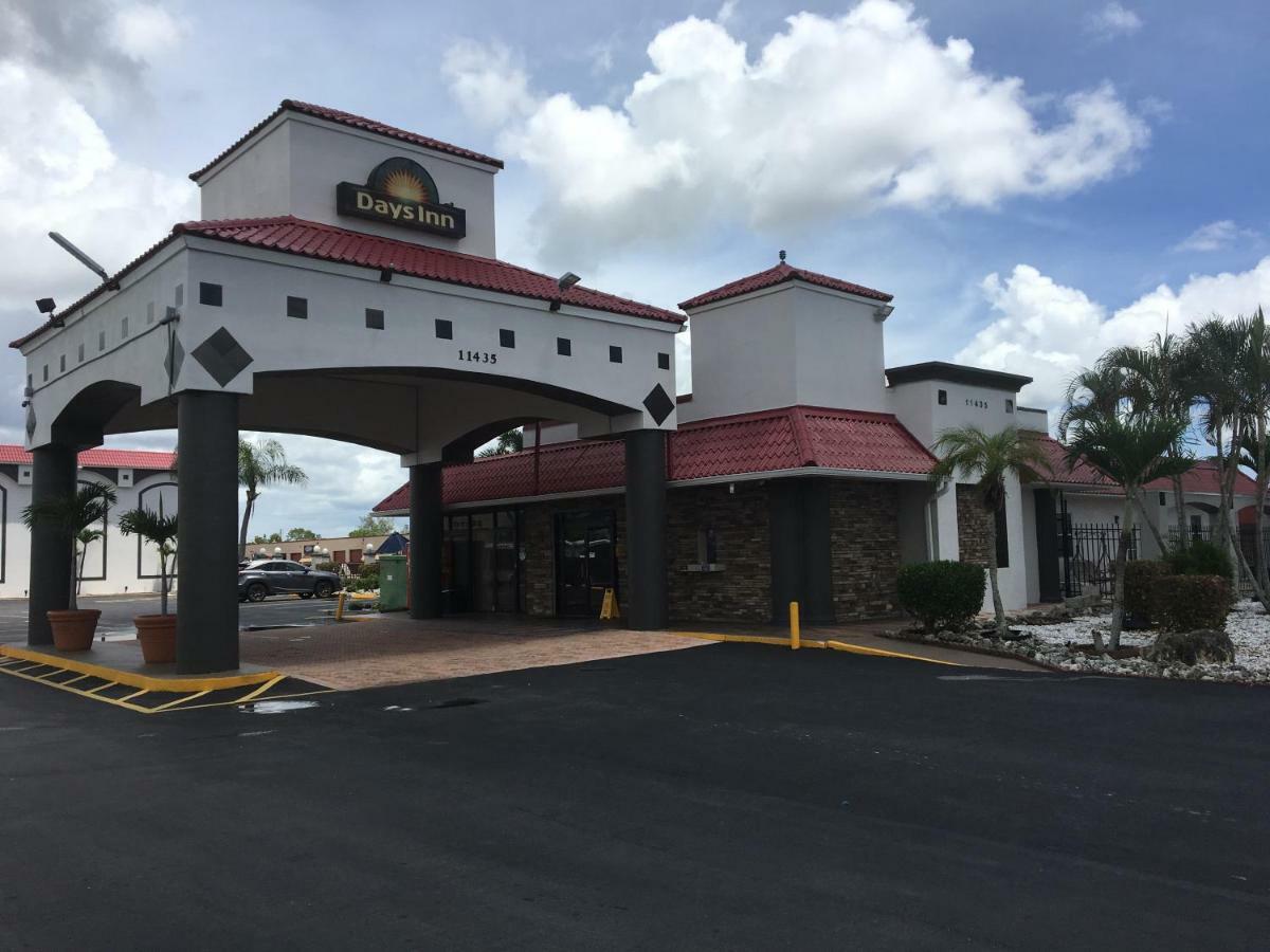 Days Inn By Wyndham Fort Myers Bagian luar foto